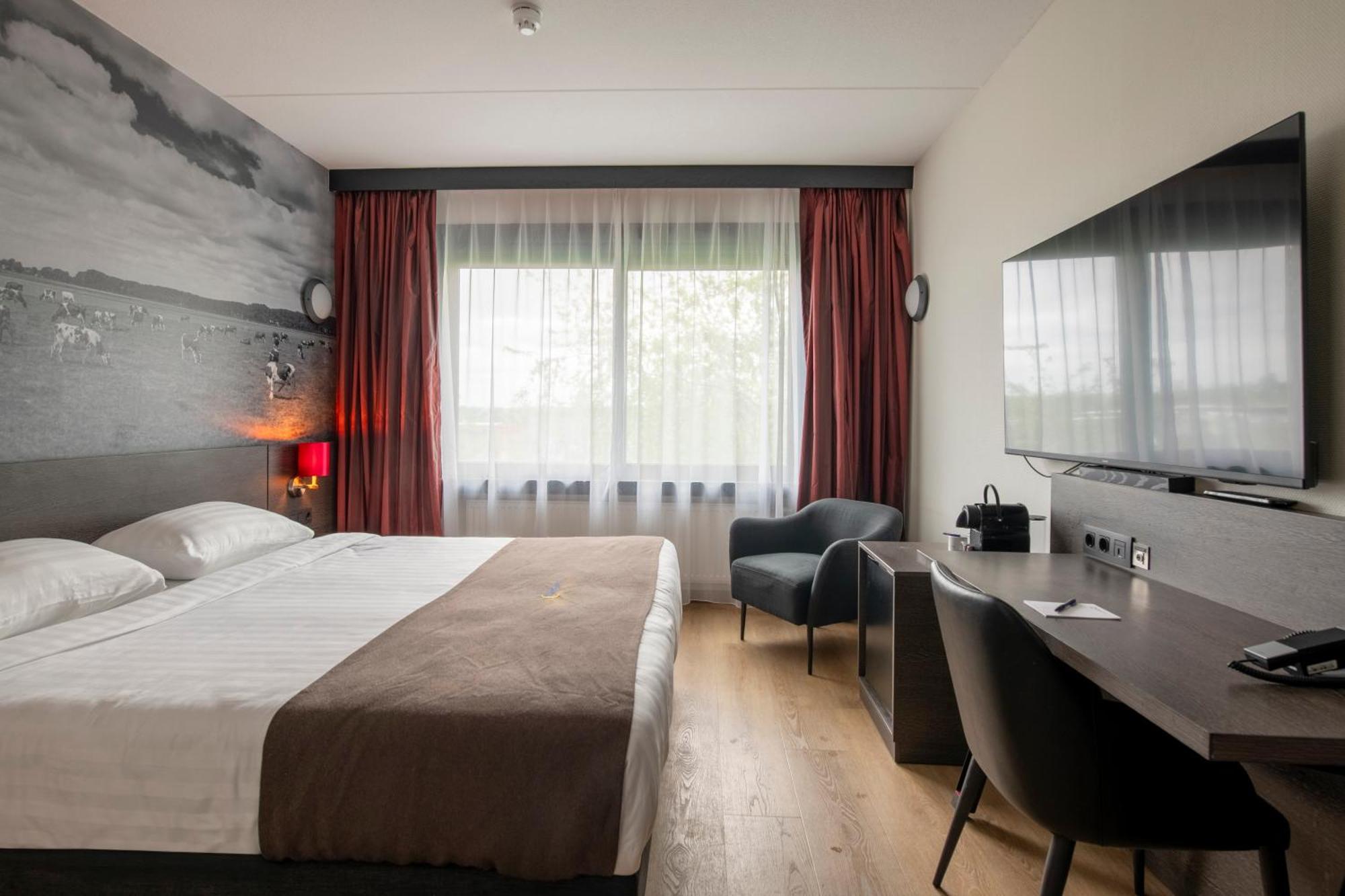 Bastion Hotel Алмере Екстериор снимка