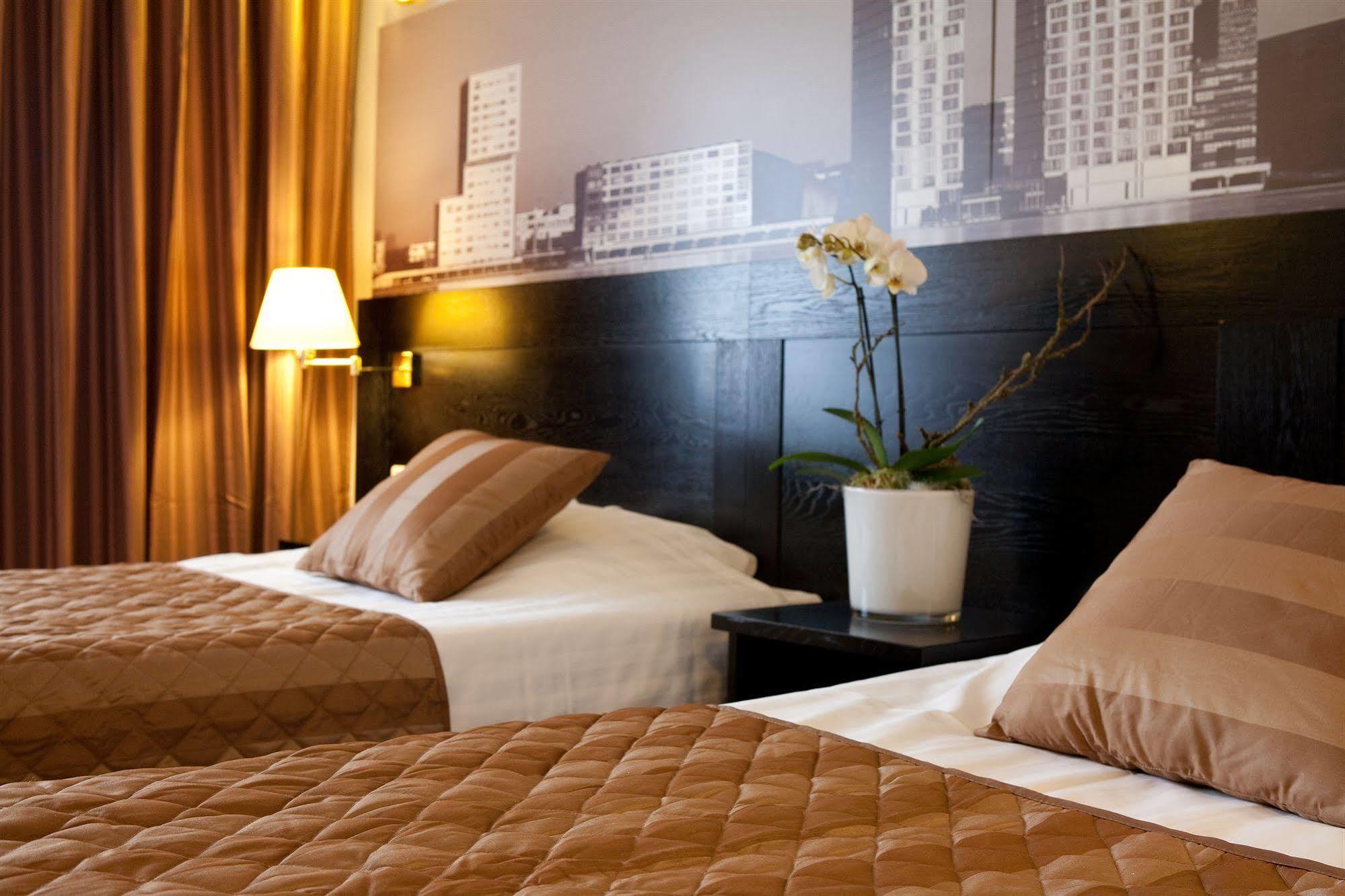 Bastion Hotel Алмере Екстериор снимка